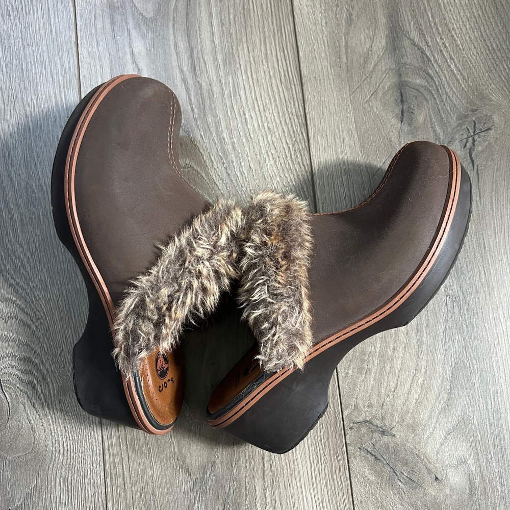 Crocs Cobbler Fuzz Shoes Women 9 Brown Faux Fur Platform Mule Clog Comfort